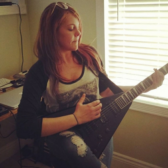 Meet your Posher, Nekole - Picture 5 of 6